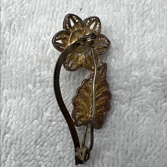 Antique Elegant Gold floral brooch in floating frame - Picture 4 of 5